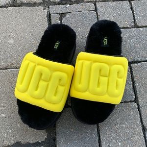 UGG fluffy sandals
